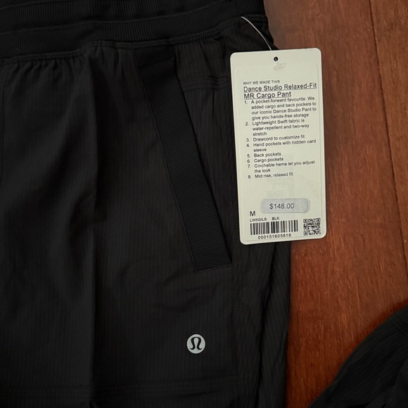 NWT LULULEMON DANCE STUDIO RELAXED-FIT MID-RISE CARGO PANT Black M - Picture 2 of 3